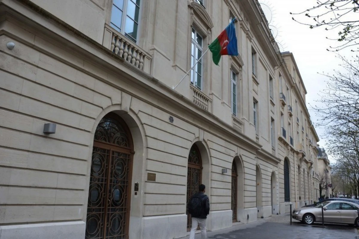 Paris Məhkəməsi ötən il Azərbaycan səfirliyinin binasına hücum edən şəxsi cəzalandırıb