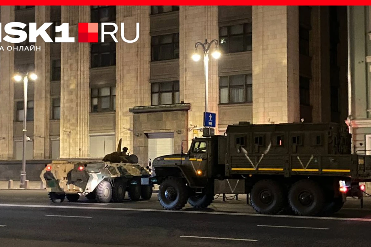 У Госдумы РФ дежурит военная техника, на дорогах установлены блокпосты