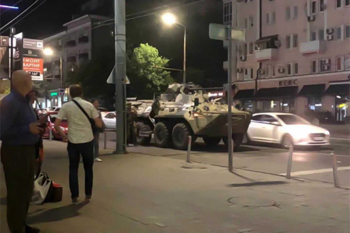 В Ростове-на-Дону выставили блокпосты: в центр города стянули военных - ВИДЕО