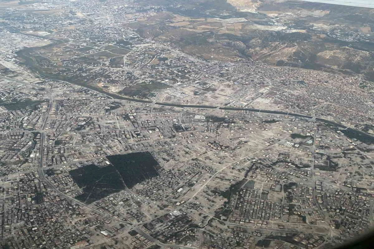 Zəlzələ baş verən Hatayın səmadan görüntüsü - Binalar olan ərazi indi boş qalıb - FOTO
