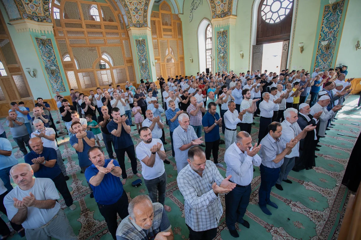 В Баку совершили праздничный намаз - ОБНОВЛЕНО + ФОТО