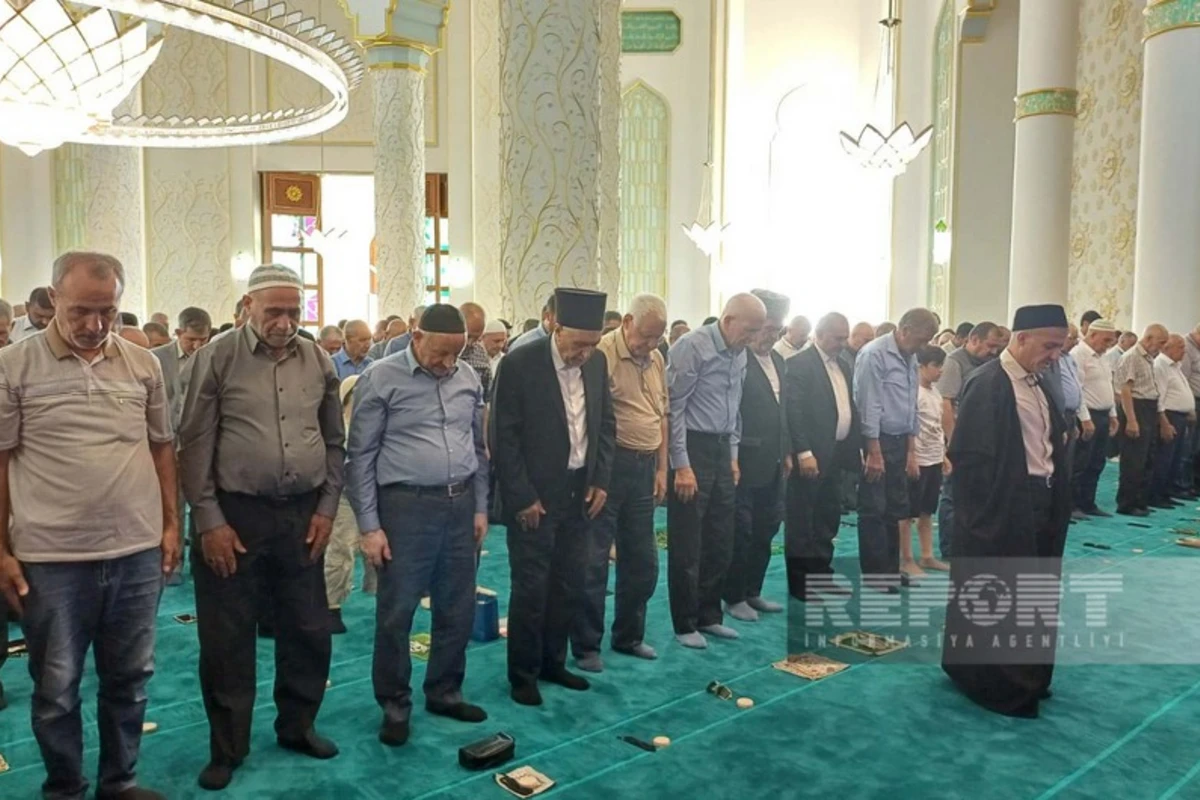 Naxçıvanda bayram namazı qılınıb - FOTO Naxçıvanda bayram namazı qılınıb - FOTO