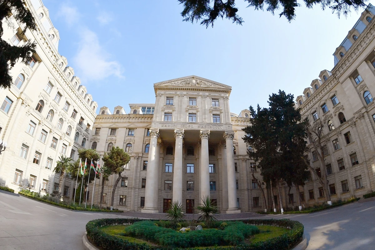 Azərbaycan XİN Makrona cavab verdi