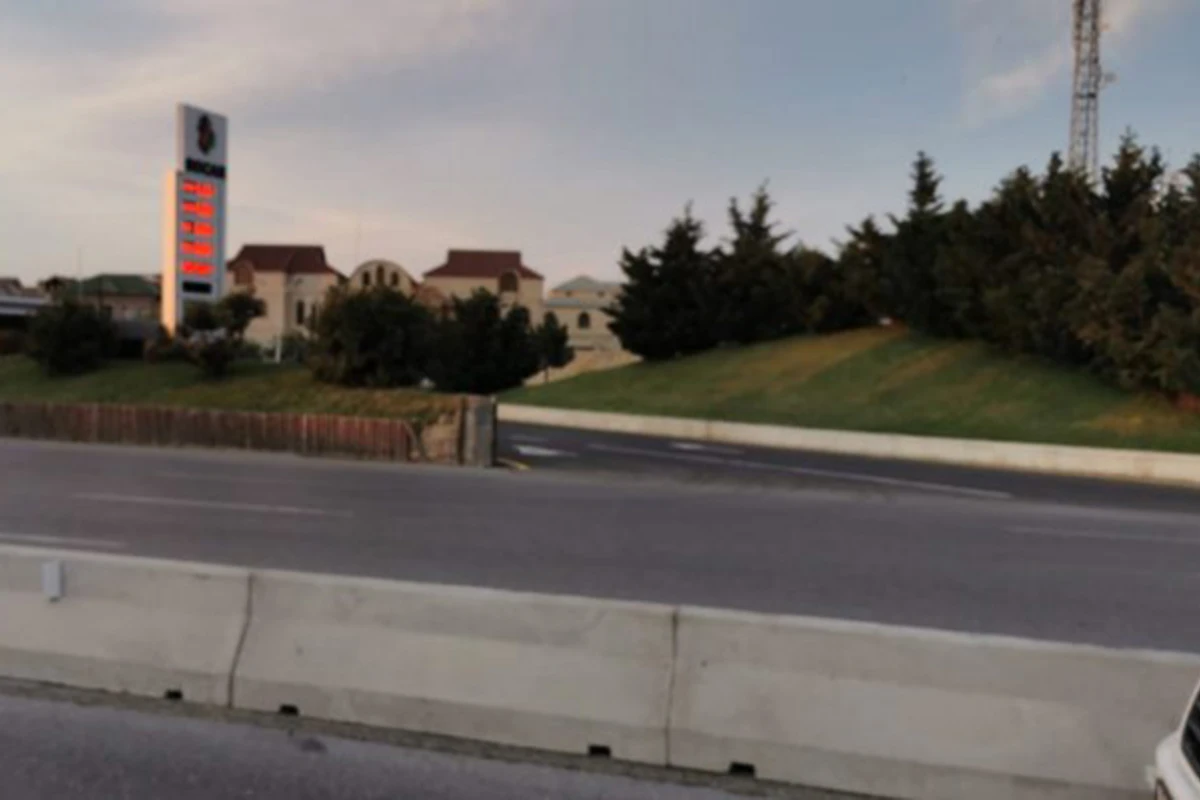 Qaradağda 13 avtomobilin əzildiyi yerə beton düzüldü - FOTO