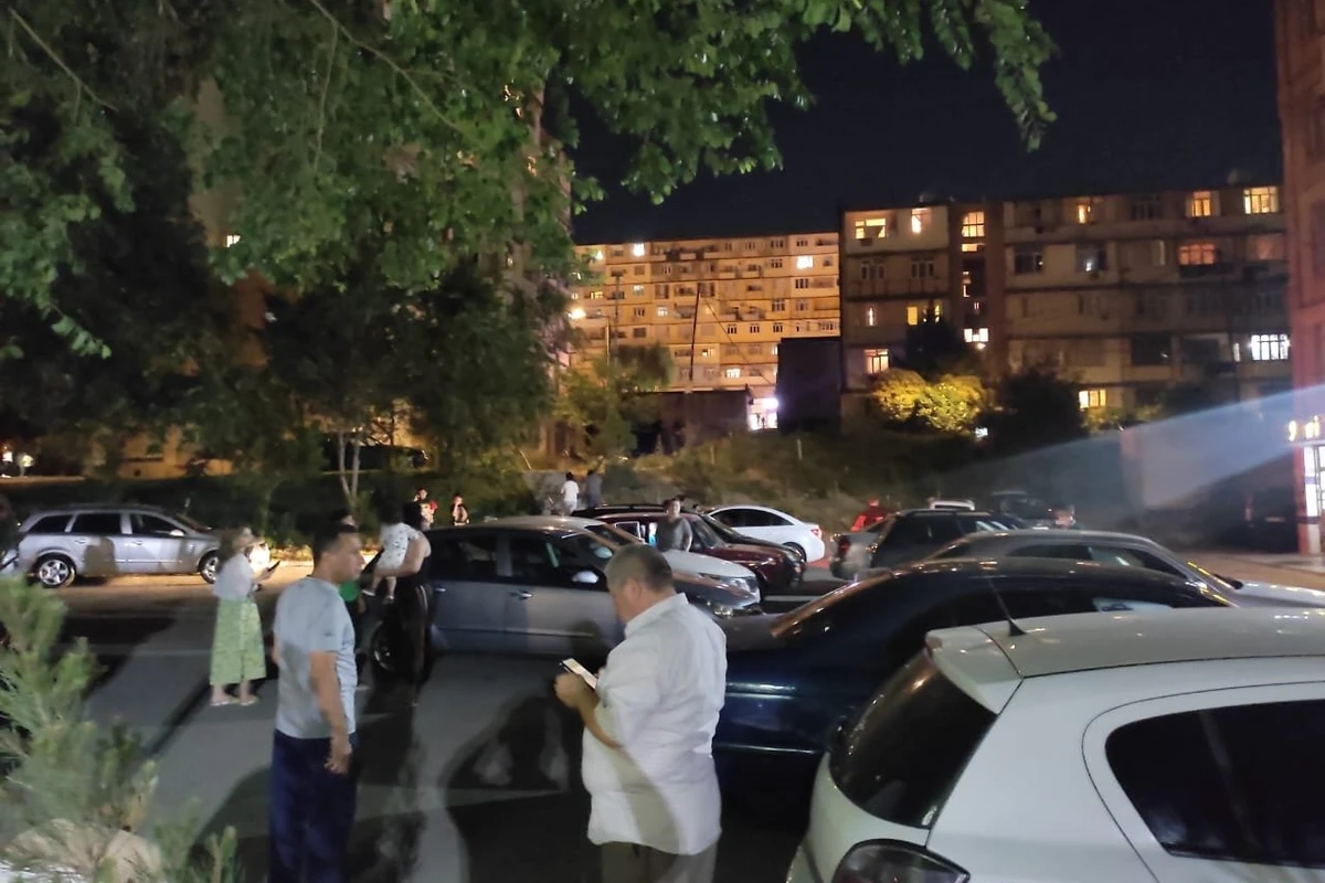 Момент землетрясения в Баку - ВИДЕО