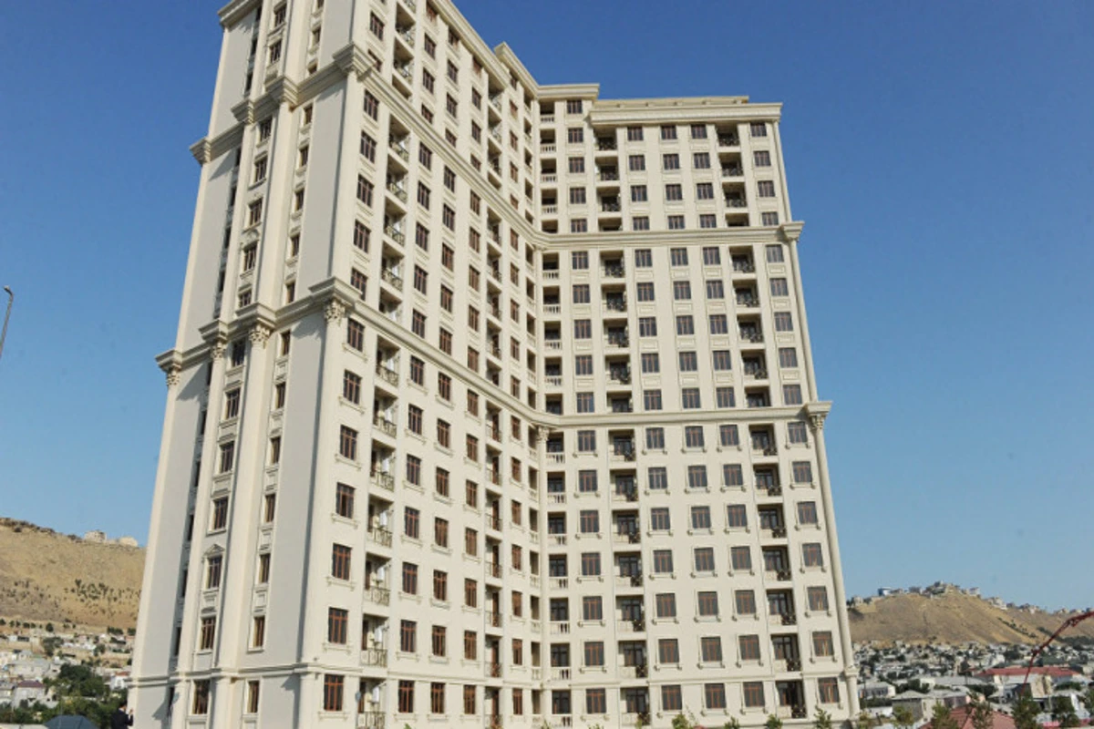 Jurnalistlərin binasından həyəcan TƏBİLİ: Polis hərəkətə keçdi
