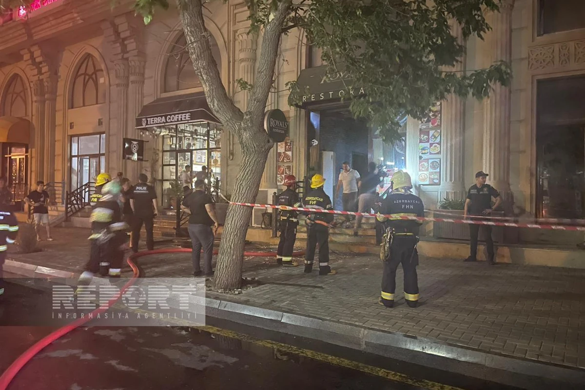 В одном из ресторанов Баку произошел сильный пожар - ФОТО