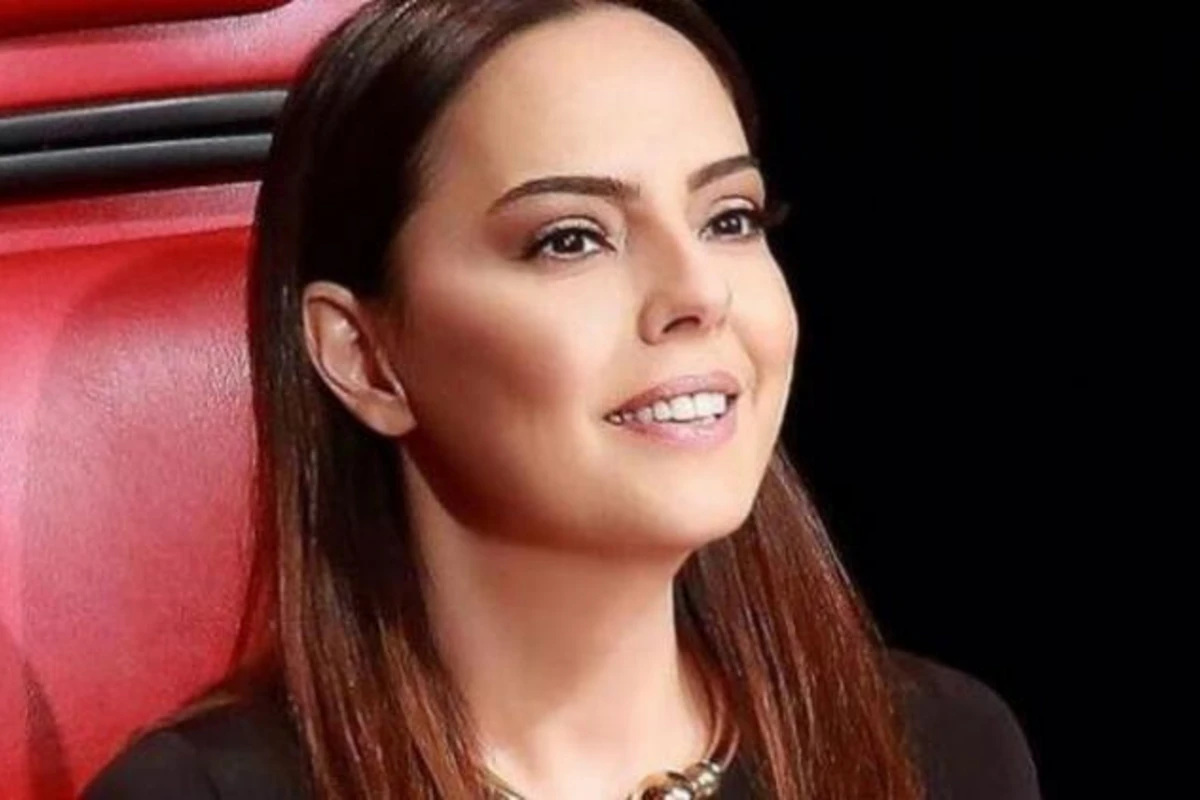 Ebru Gündeş Şəmkirdə kiçik toy məclisində iştirak edib - VİDEO Ebru Gündeş Şəmkirdə kiçik toy məclisində iştirak edib - VİDEO
