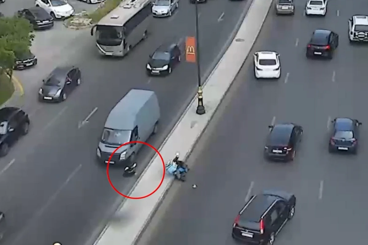 Bakıda motosiklet və mopedlərin düşdüyü qəzalar - ANBAAN VİDEO Bakıda motosiklet və mopedlərin düşdüyü qəzalar - ANBAAN VİDEO