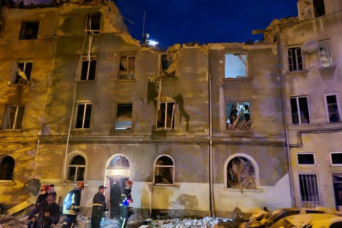 Rusiya Lvovu vurdu - Ölən və yaralananlar var - FOTO