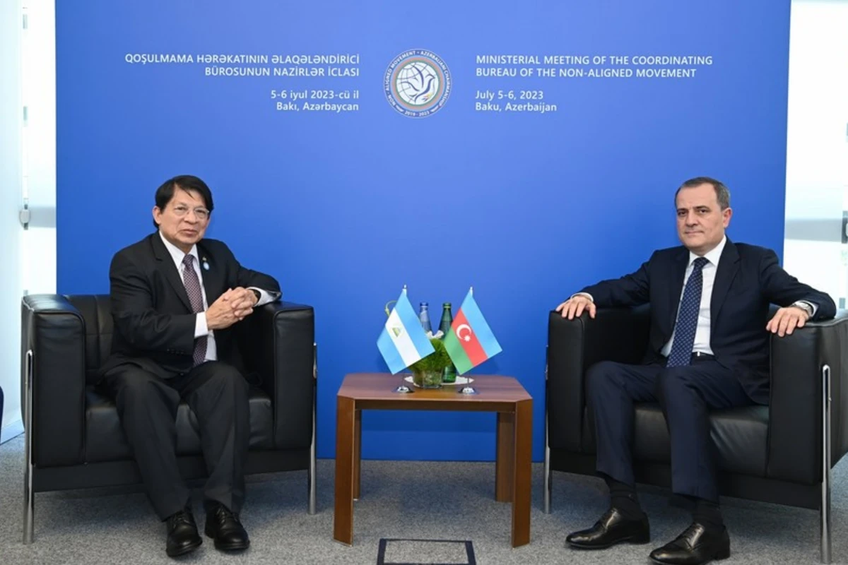 Ceyhun Bayramov nikaraqualı həmkarı ilə görüşüb