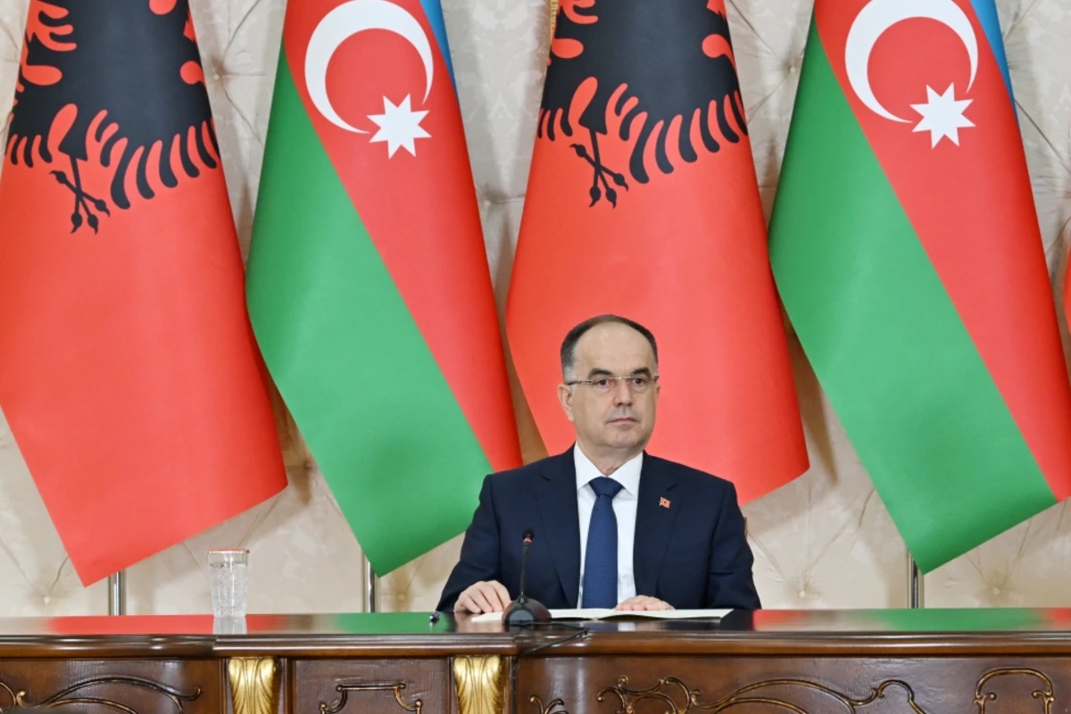 Президент Албании посетил Аллею шехидов