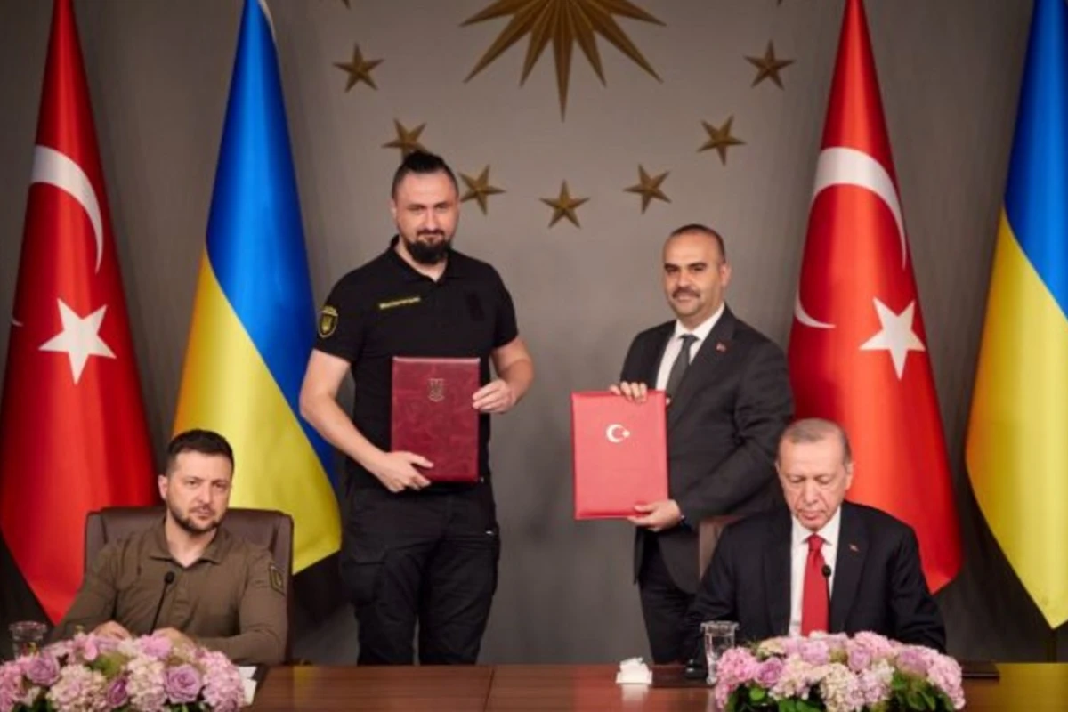 Türkiyə ilə Ukrayna arasında hərbi və sənaye sahəsində Anlaşma Memorandumu imzalanıb Türkiyə ilə Ukrayna arasında hərbi və sənaye sahəsində Anlaşma Memorandumu imzalanıb