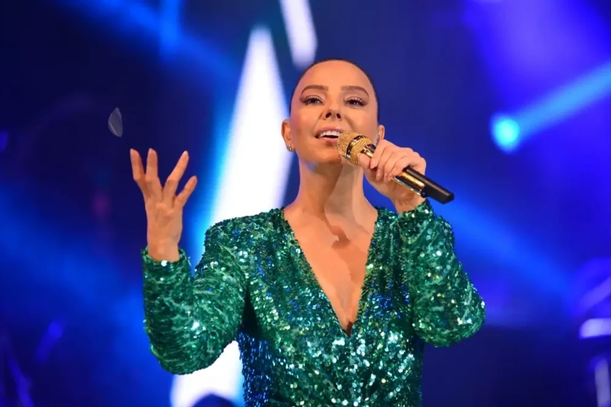 Ebru Gündeş Şəmkirdə toy məclisində oxuduqdan sonra Azərbaycana vergi ödəyibmi? - VİDEO