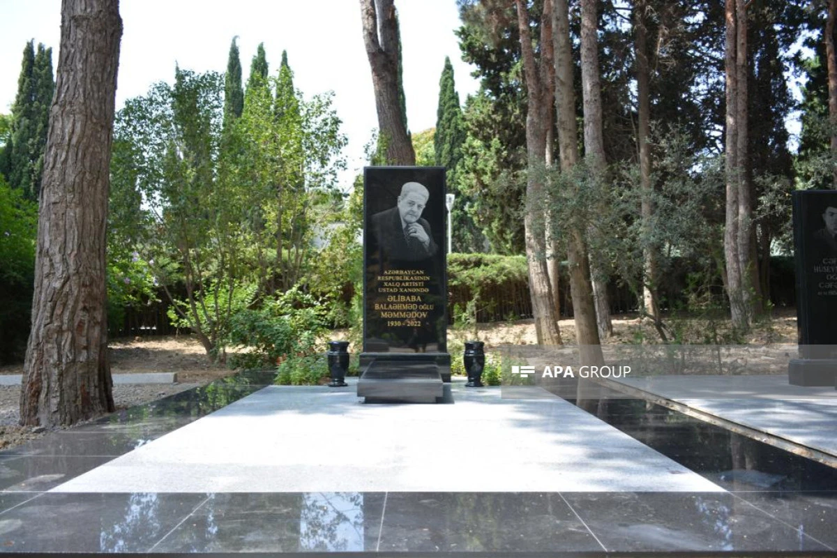 Xalq artisti Əlibaba Məmmədovun qəbirüstü abidəsi qoyulub