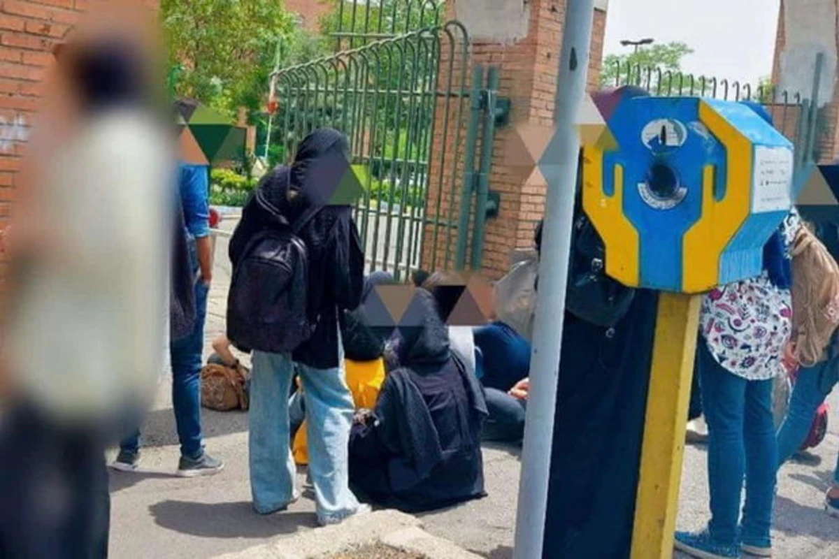 В Иране студенток перестали пускать в университеты без хиджаба