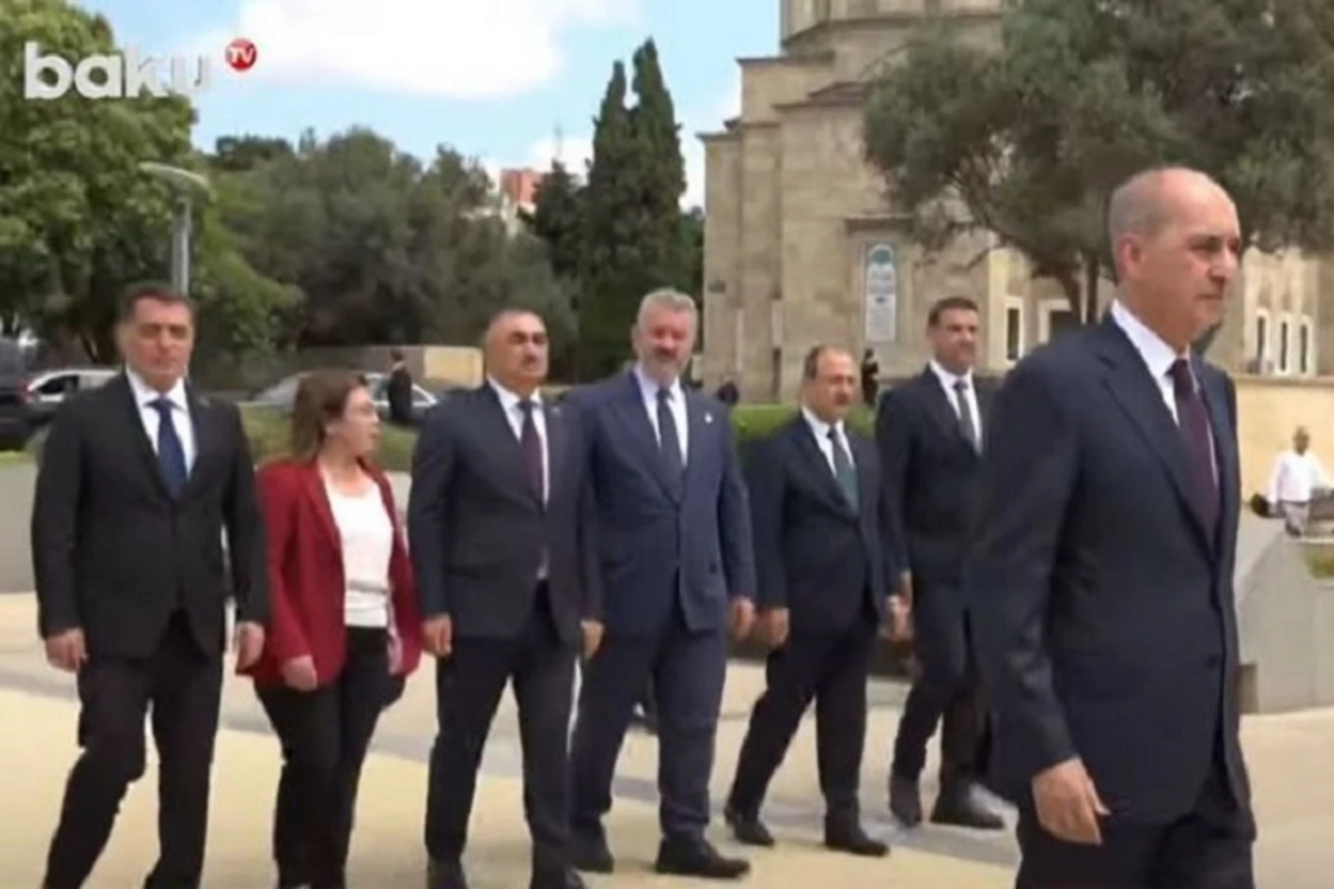 Нуман Куртулмуш посетил могилу великого лидера Гейдара Алиева - ВИДЕО