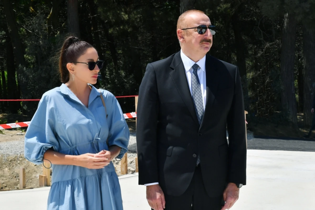 Prezident və birinci xanım Mərkəzi Nəbatat Bağında aparılan işlərlə tanış olublar - YENİLƏNİB - FOTO