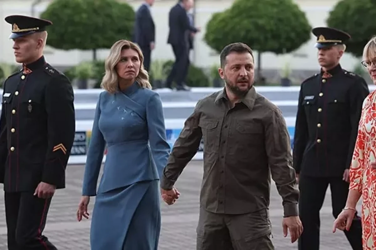 Xanımı Zelenskini qısqandı? - Dünya bu görüntülərdən danışır - VİDEO Xanımı Zelenskini qısqandı? - Dünya bu görüntülərdən danışır - VİDEO