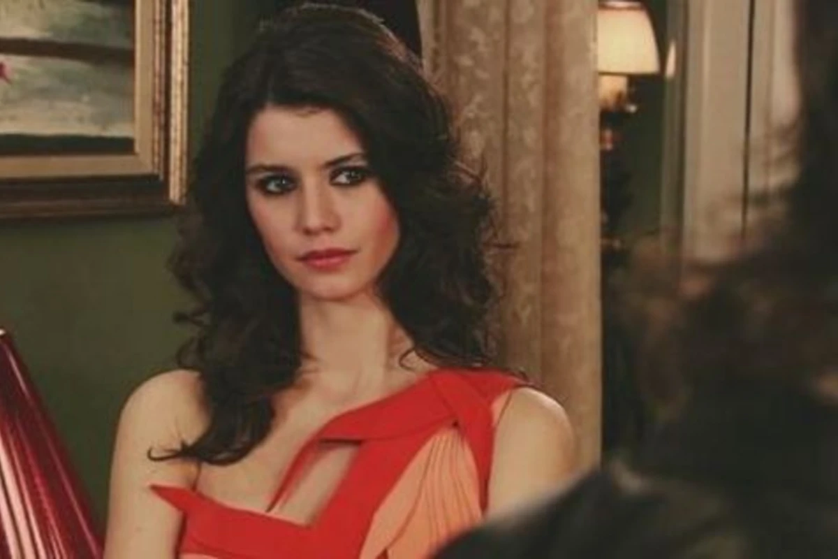 Beren Saat əlil arabasında görüntüləndi - VİDEO