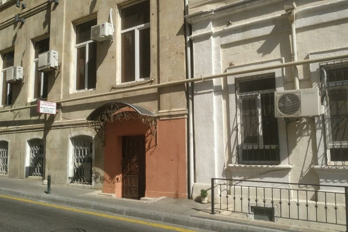 Bakıda tarixi abidəyə müdaxilənin qarşısını alındı - FOTO