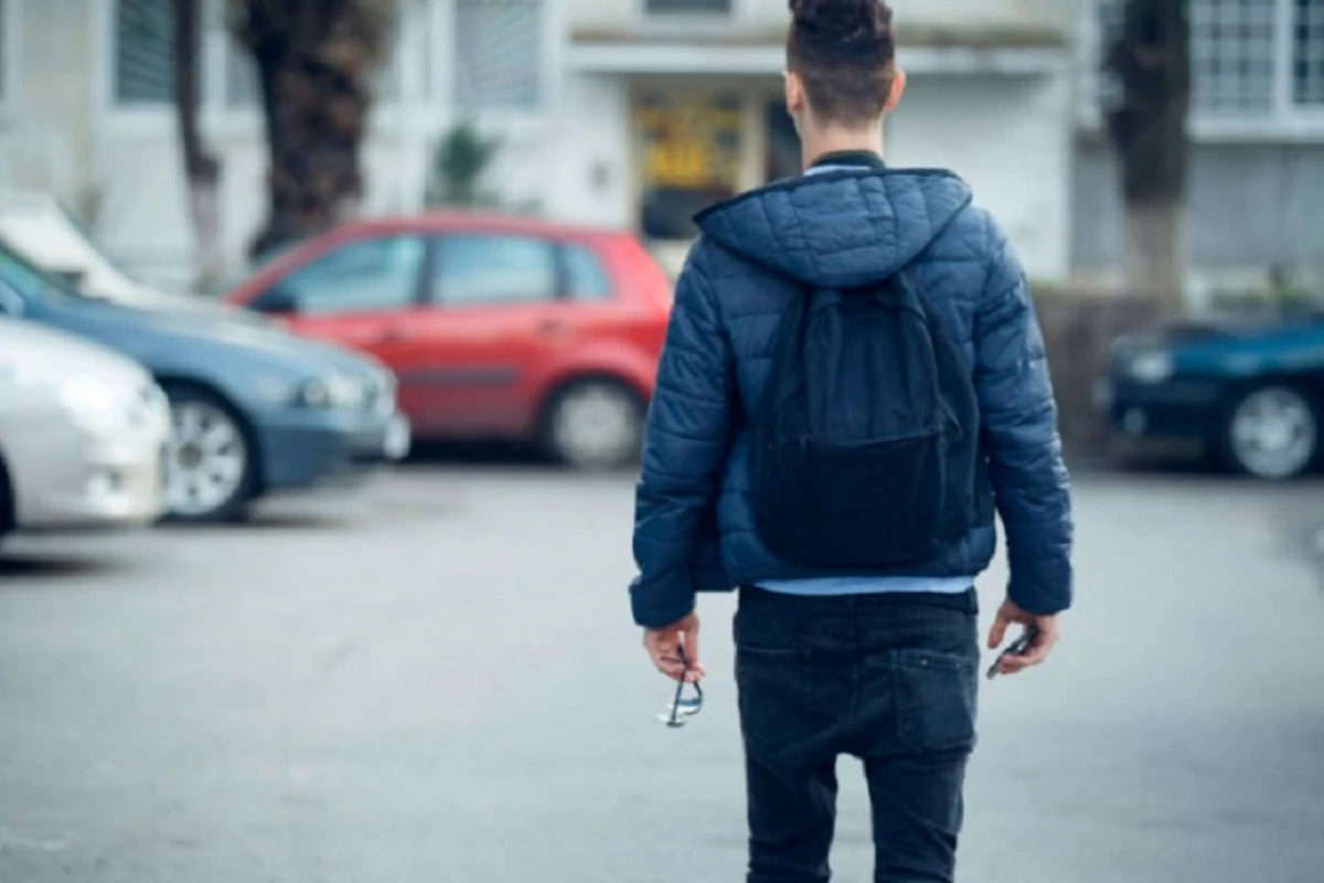 Bakıda 15 yaşlı oğlan itkin düşüb