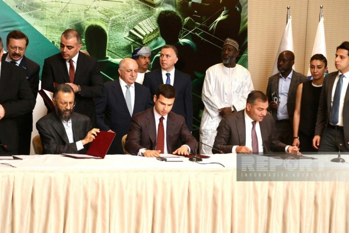 İslam Ticarət Sənaye və Kənd Təsərrüfatı Palatasının Direktorlar Şurasının iclası çərçivəsində sənədlər imzalanıb - FOTO