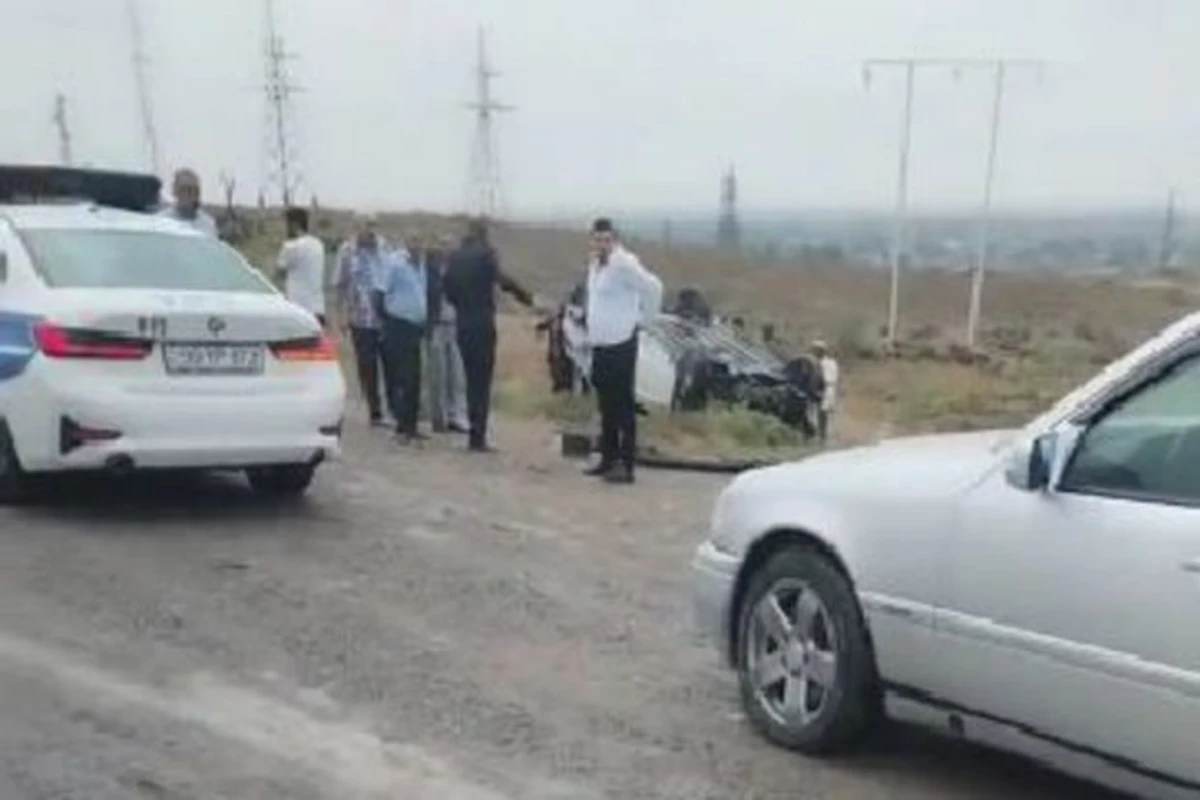 Nəvahidə minik avtomobili yoldan çıxaraq aşıb - VİDEO