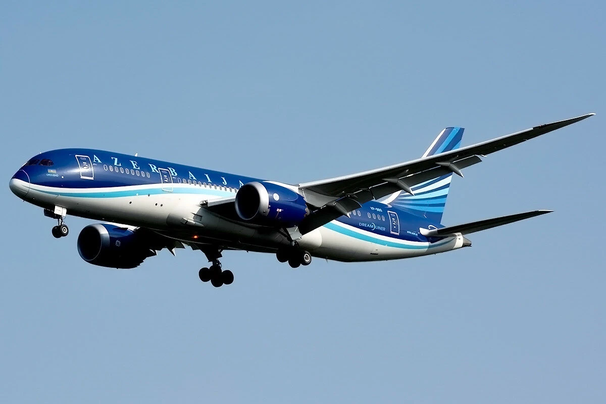 AZAL планирует выполнять прямые рейсы в три города Пакистана