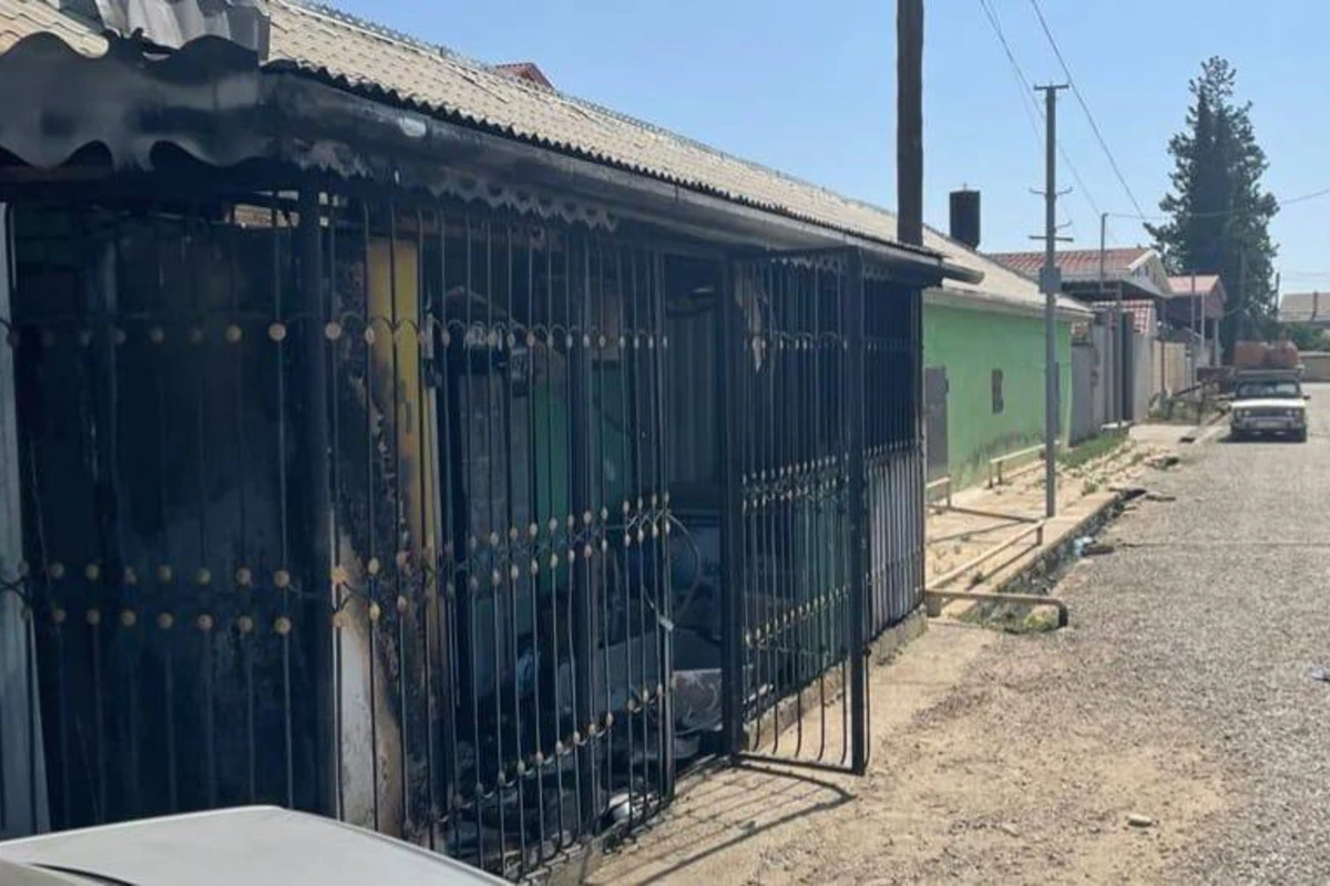 Sərxoş vəziyyətdə mağaza yandıran qohumlar saxlanıldı - FOTO