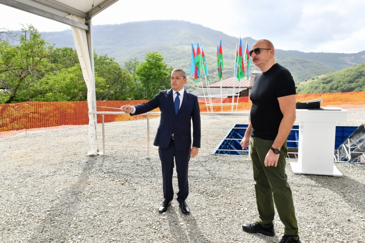 İlham Əliyev Şuşanın Daşaltı kəndinin yenidən qurulması ilə bağlı görüləcək işlərlə tanış olub - FOTO