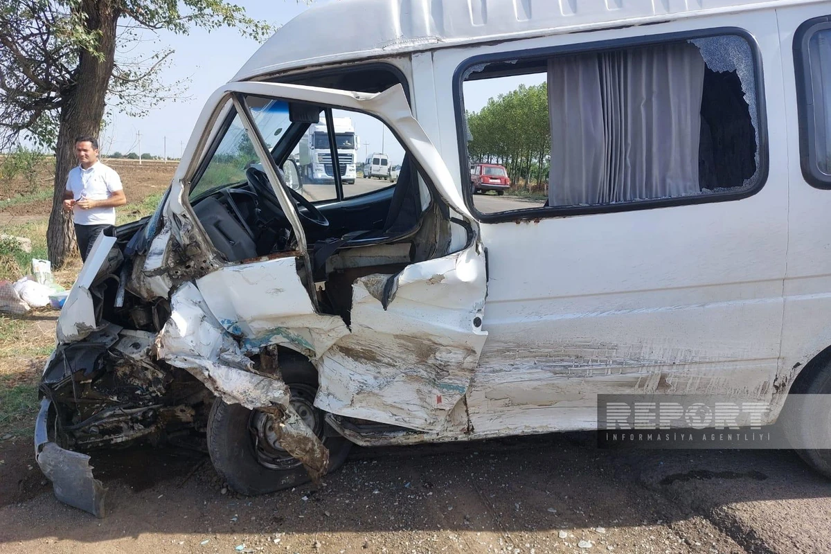 Ziyarətgaha gedən mikroavtobus qəza törədib, yaralılar var
