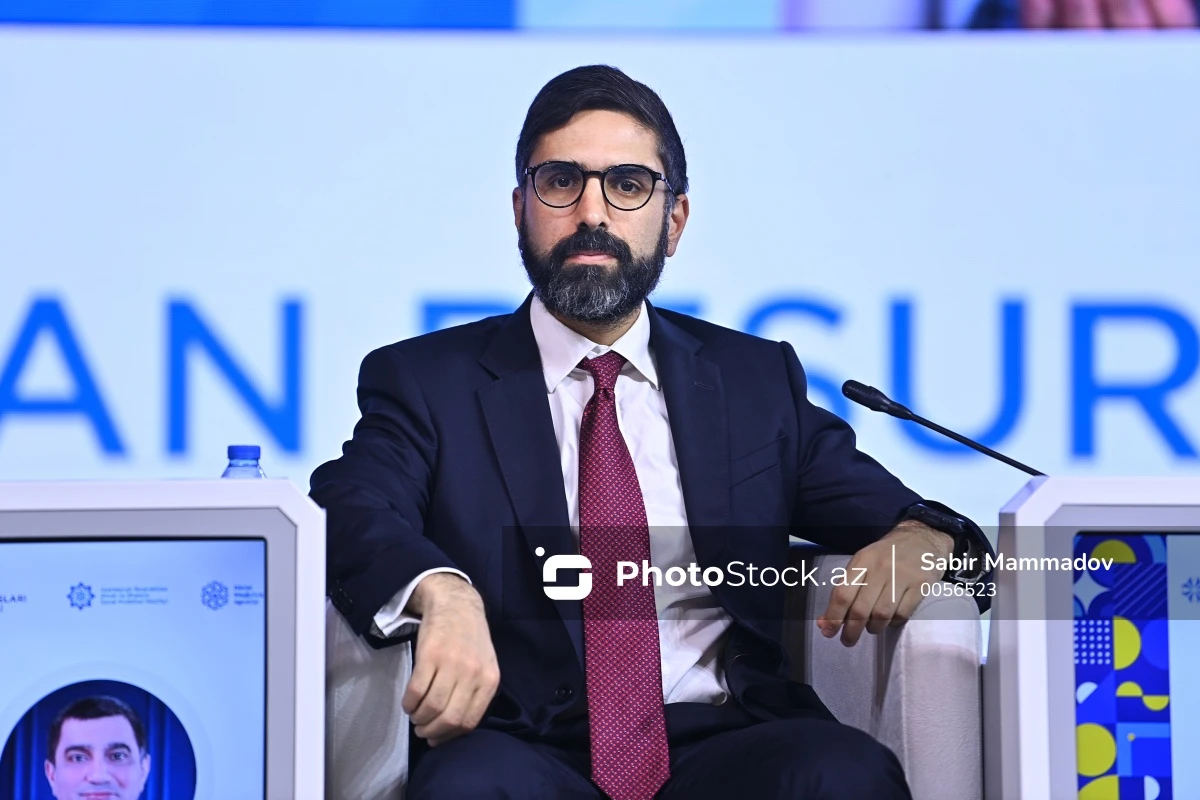 Rövşən Nəcəf jurnalistləri təbrik edib - FOTO