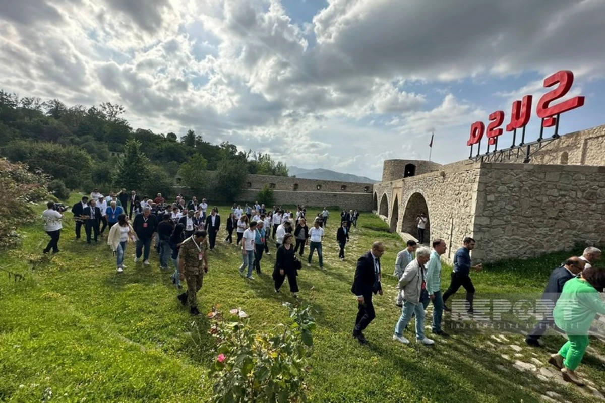 Qlobal Forumun iştirakçıları Şuşanın tarixi məkanları və əsrarəngiz təbiəti ilə tanış olublar - FOTO