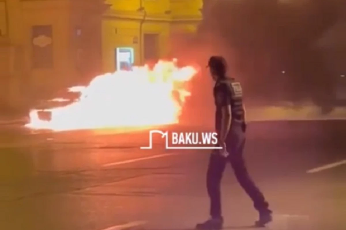 Bakıda avtomobil yanaraq kül oldu - ANBAAN VİDEO
