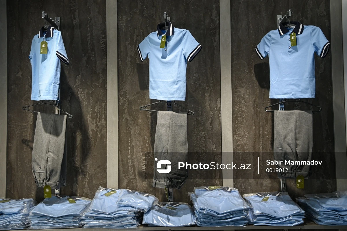 Yeni məktəbli formaları satışa çıxarıldı - FOTO Yeni məktəbli formaları satışa çıxarıldı - FOTO