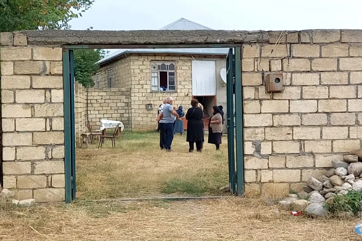 Ərindən boşanmaq istəyən 24 yaşlı qadın gecə yatarkən öldürülüb - VİDEO