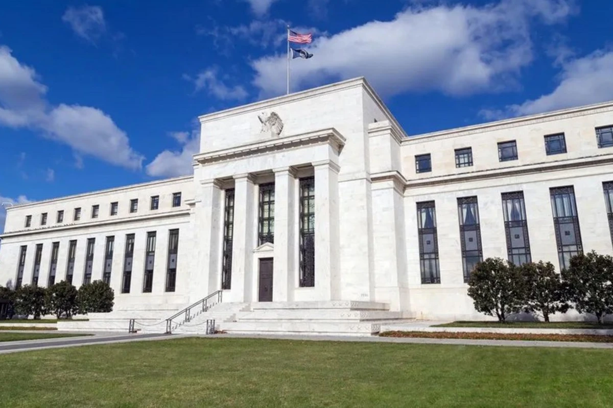FED əsas faiz dərəcəsini kəskin artırıb