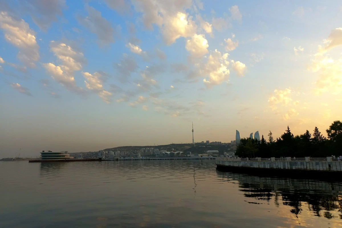 Yağış, şimşək, külək və 37 dərəcə isti - Sabahın hava proqnozu