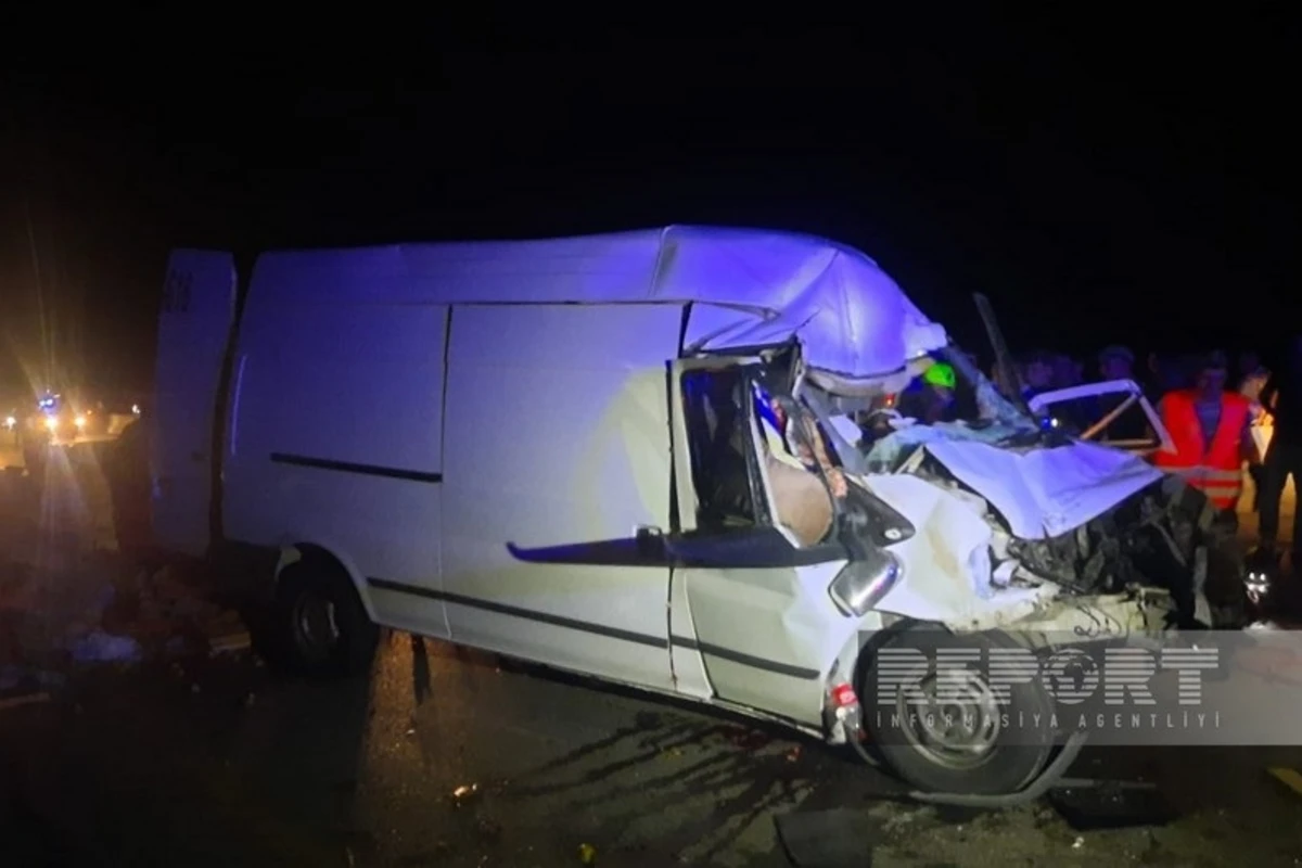 Kürdəmirdə furqon “KAMAZ”la toqquşub, ölənlər var - FOTO