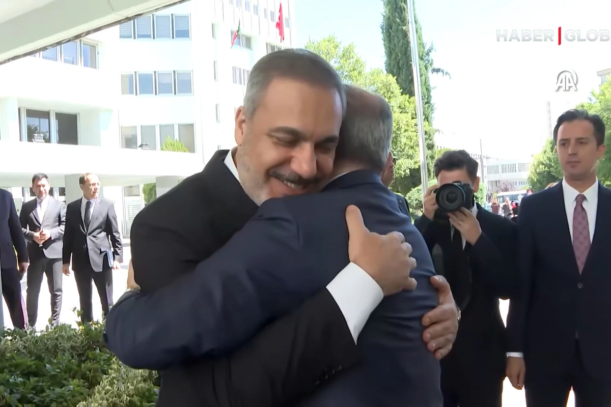 Hakan Fidanla Ceyhun Bayramovun görüşündə diqqətçəkən məqam - VİDEO Hakan Fidanla Ceyhun Bayramovun görüşündə diqqətçəkən məqam - VİDEO