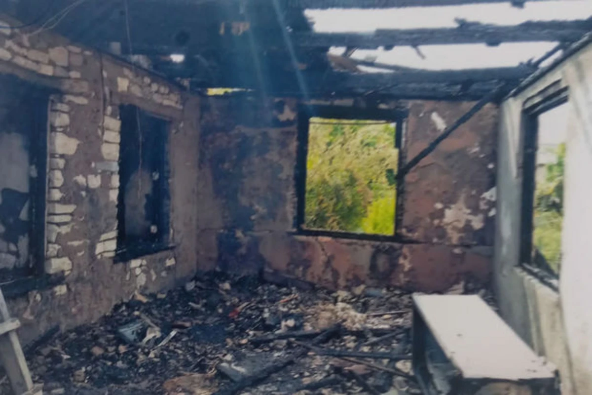 Tovuzda vətəndaşa məxsus evi yandırmaqda və oğurluq etməkdə şübhəli bilinən şəxslər saxlanılıblar - FOTO