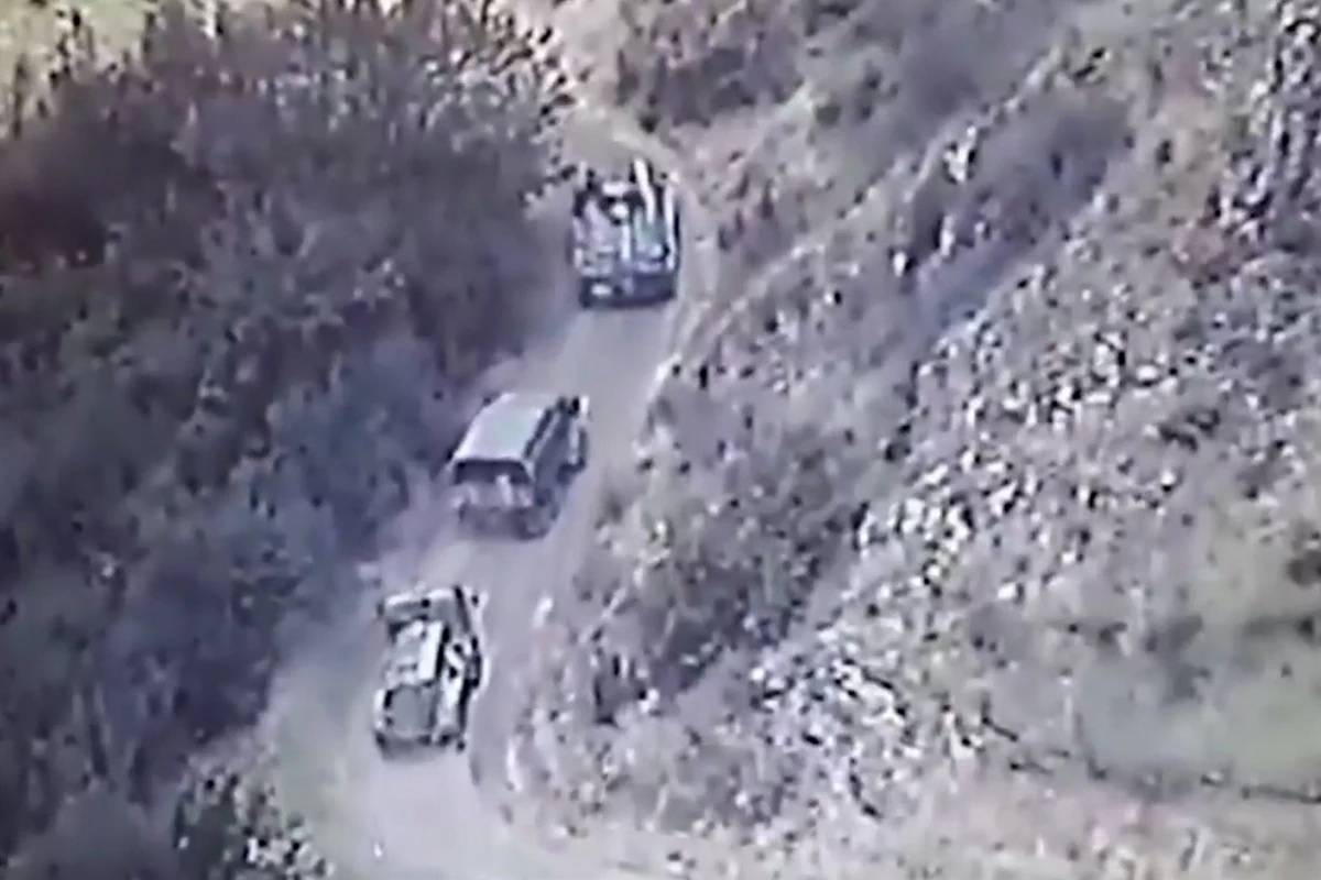 Армяне осуществляют незаконную перевозку военных грузов в сопровождении российских миротворцев - ВИДЕО