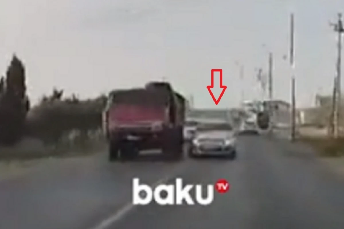 Əks yola çıxan sürücü təhlükəli anlar yaşatdı - VİDEO