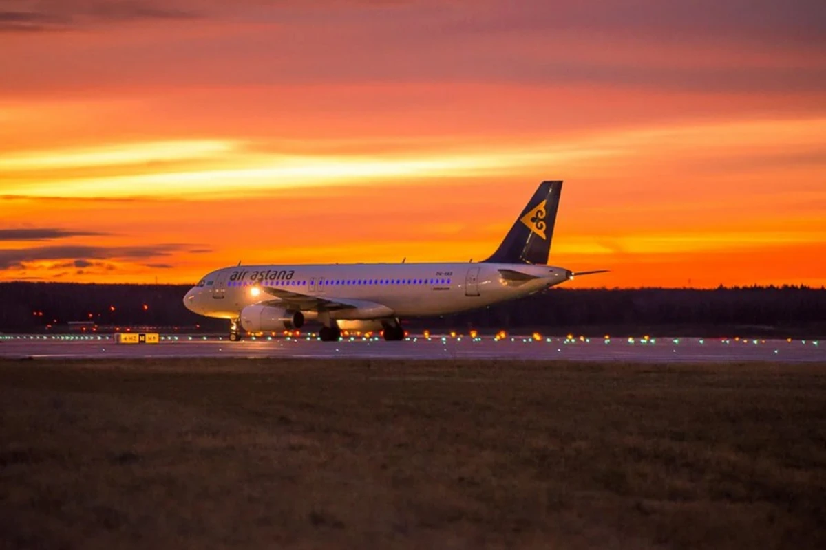 Самолет авиакомпании Air Astana совершил вынужденную посадку в Баку