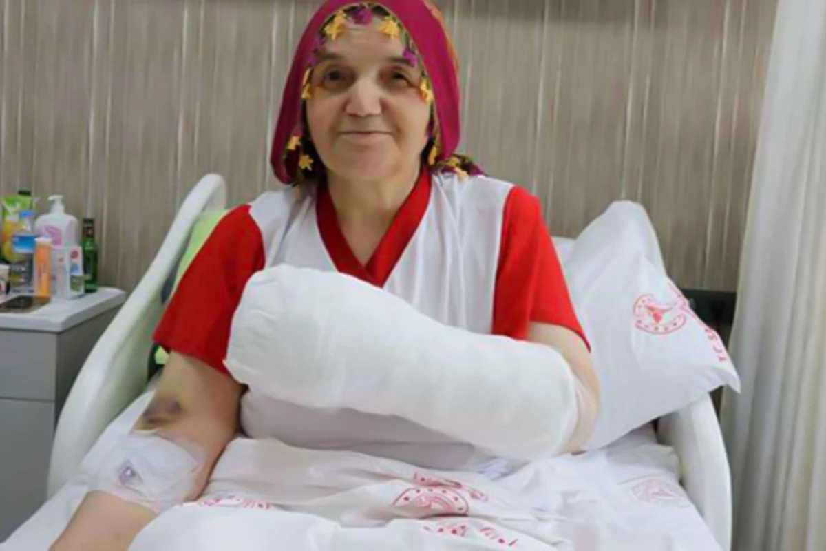 Qəzada 4 barmağı qopan 72 yaşlı qadının barmaqları yerinə tikildi - FOTOLAR