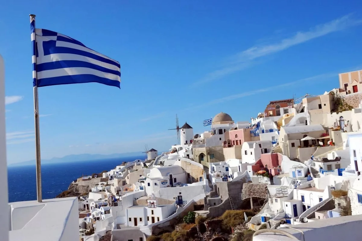 Yunanıstanın baş naziri turistlərə 1 həftə pulsuz tətil vəd etdi