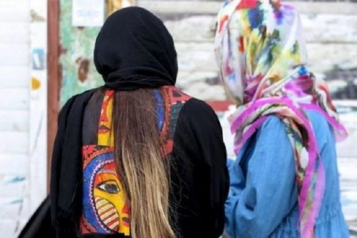 İranda hökumət muzdluları qadınları sıxışdırmaq üçün fəaliyyət göstərirlər - VİDEO