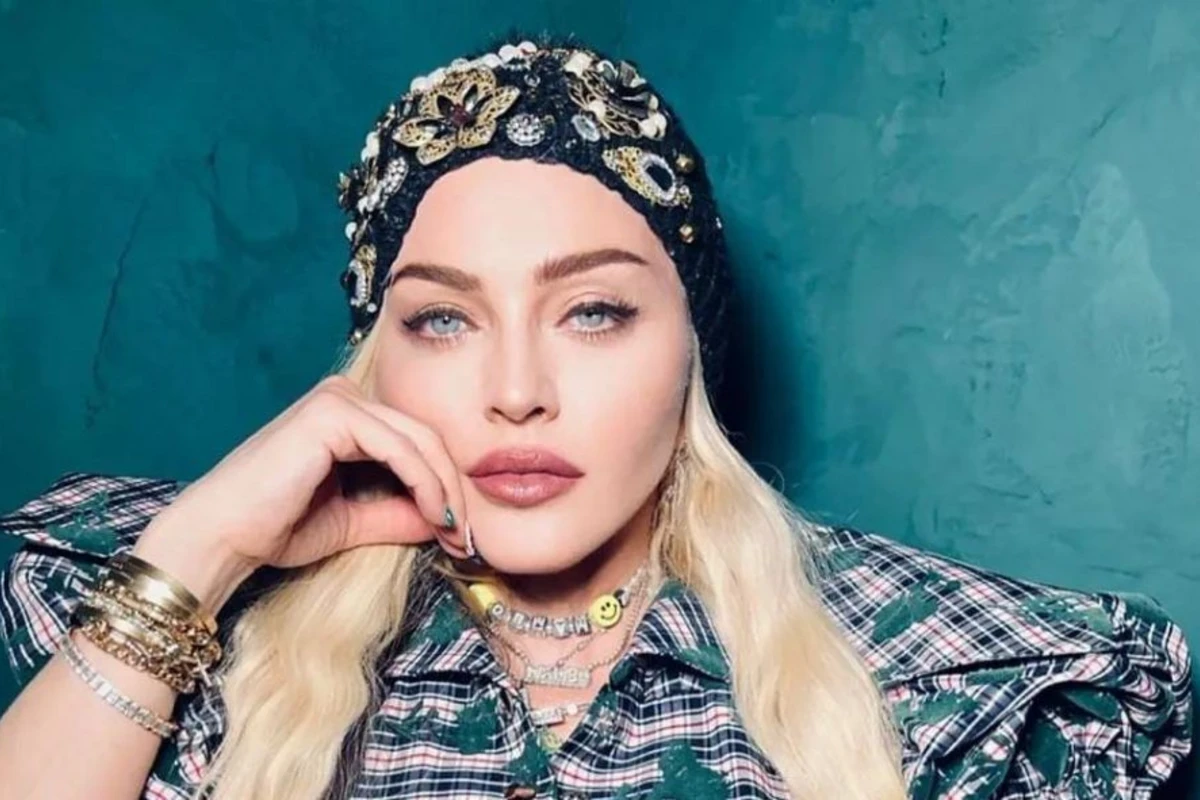 Madonna müalicədən sonra səhnəyə qayıdır - FOTO