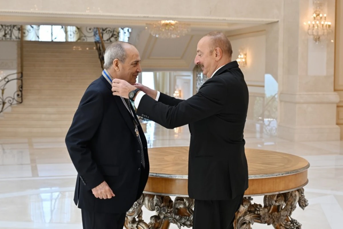 İlham Əliyev Xalq artisti Rasim Balayevə “İstiqlal” ordenini təqdim edib - FOTO - YENİLƏNİB